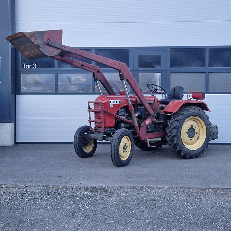 Steyr T84 Exportmodell mit Wendegetriebe und Frontlader