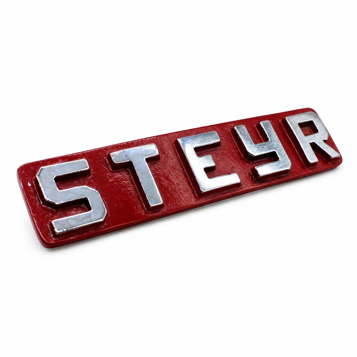 Steyr Emblem Groß Rot für Motorhaube vorne T182 & T185 – Messing verchromt